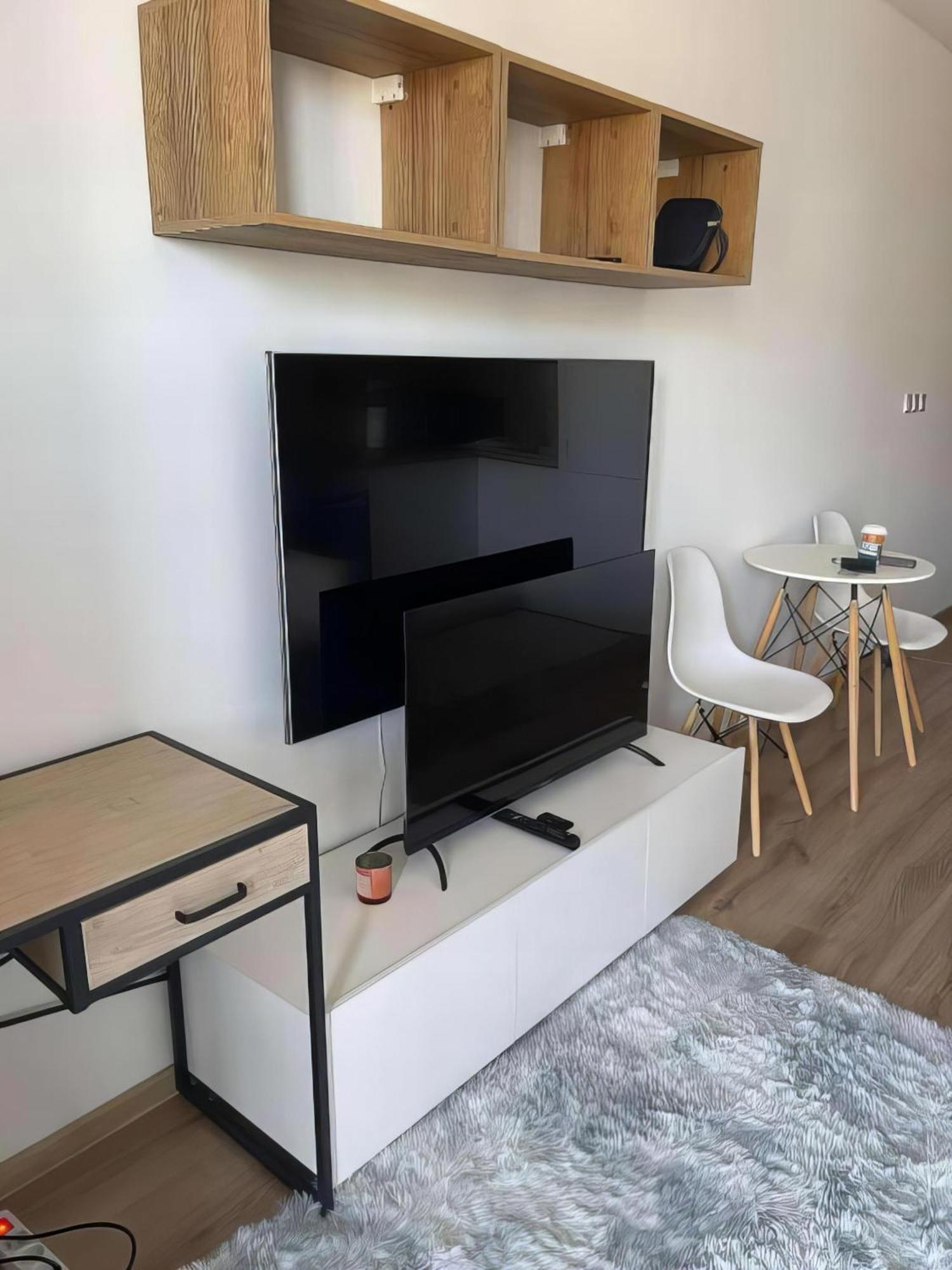 77 Wiktoryn Studio Apartment วอร์ซอ ภายนอก รูปภาพ