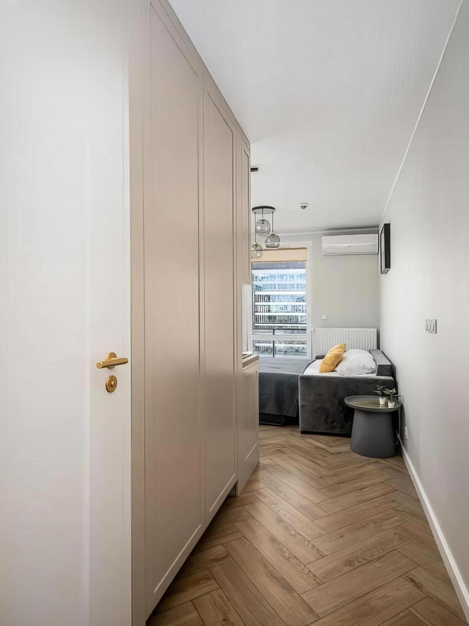 77 Wiktoryn Studio Apartment วอร์ซอ ภายนอก รูปภาพ